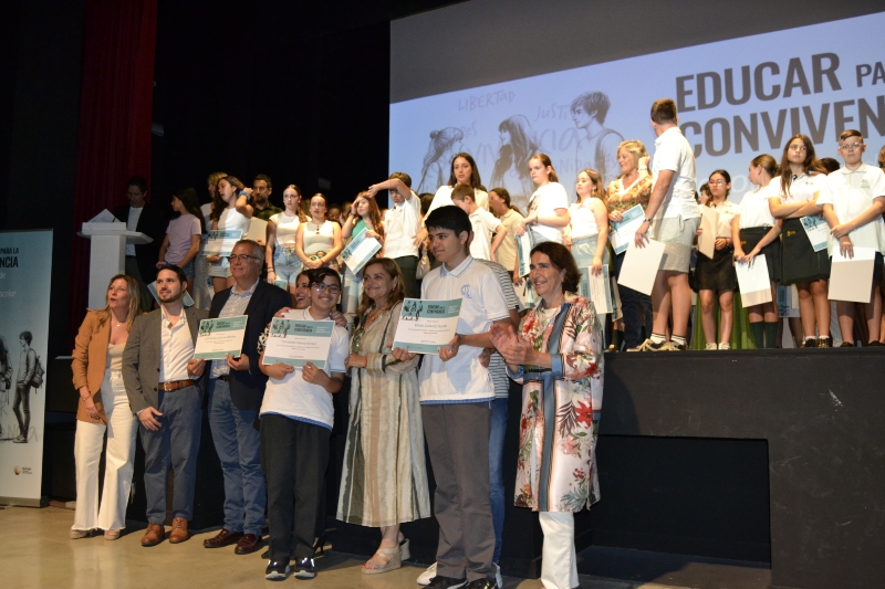 Entrega diplomas mediación escolar