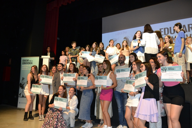 Entrega diplomas mediación escolar