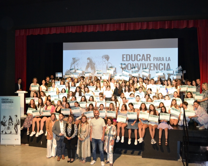 Entrega diplomas mediación escolar