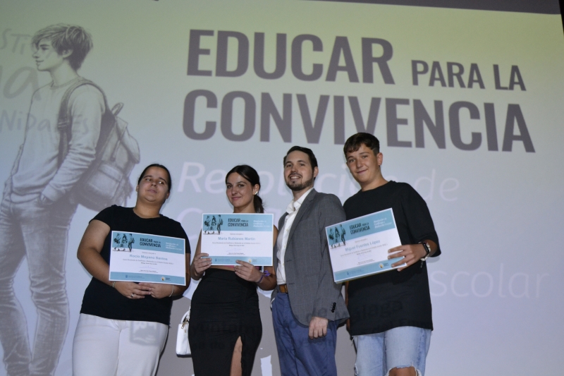 Entrega diplomas mediación escolar